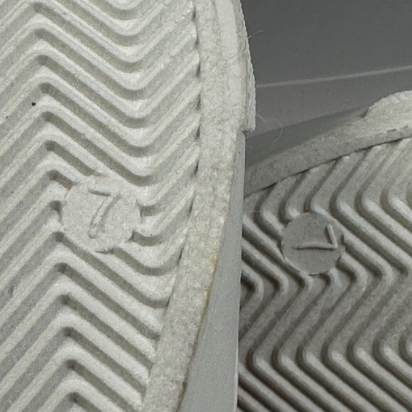 Disney Minnie Mouse Womens Slip-On Canvas Shoes Sz 7 Minnie Mouse Pink Interior - Picture 8 of 9